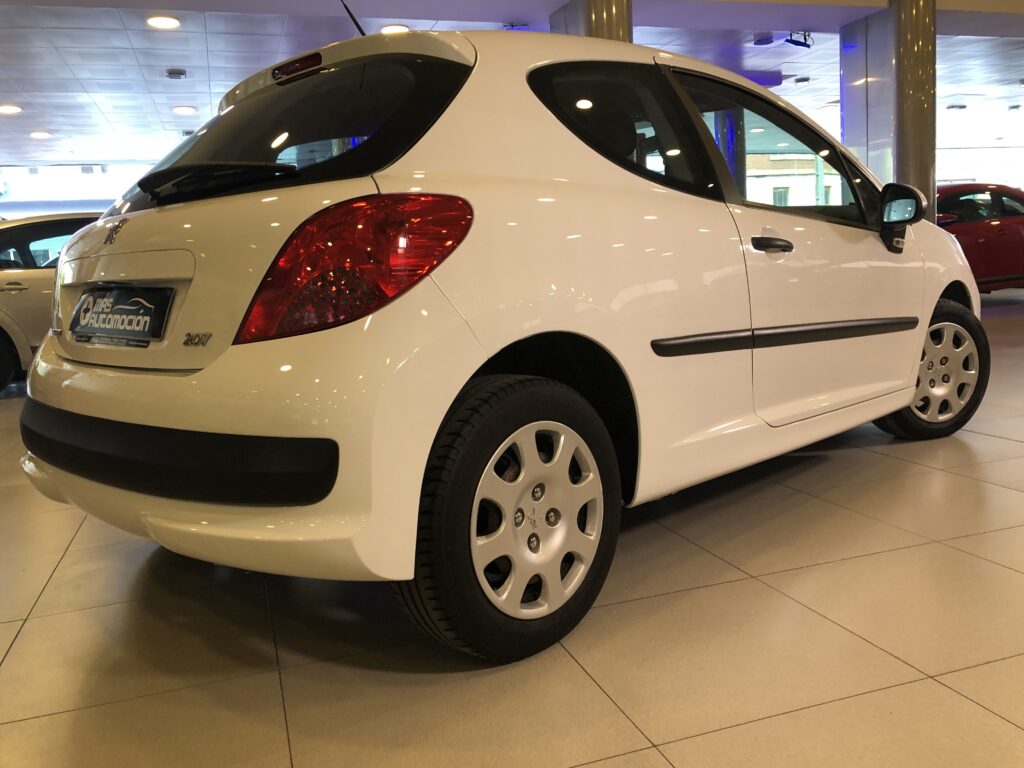 PEUGEOT 207 1.4 I X-LINE