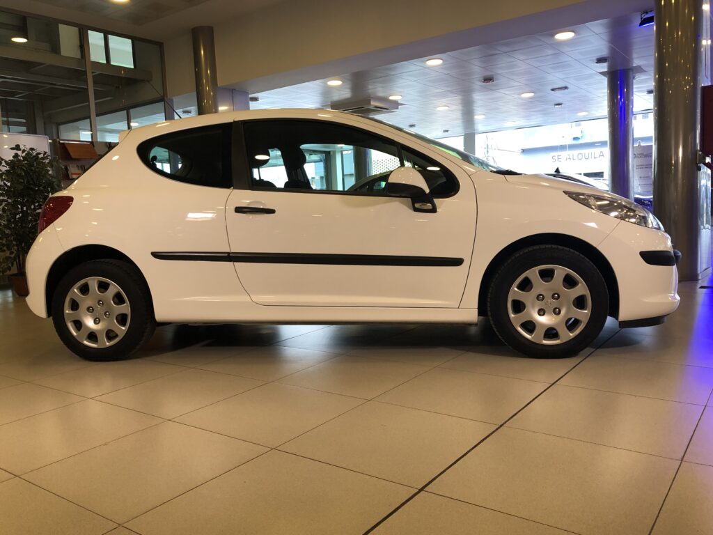 PEUGEOT 207 1.4 I X-LINE