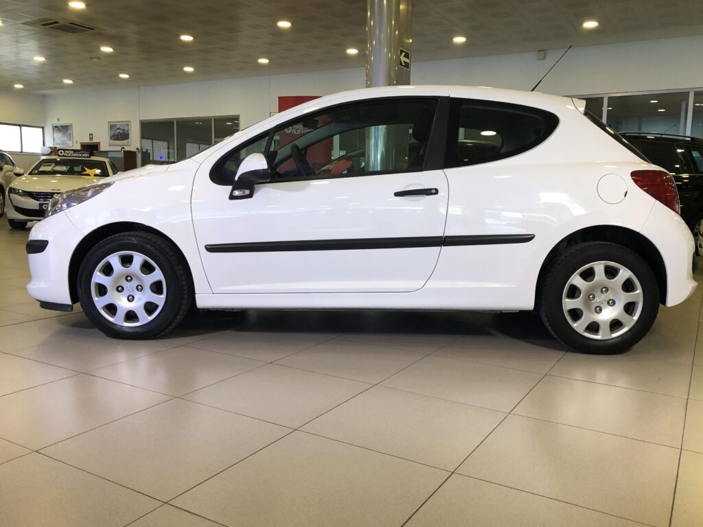 PEUGEOT 207 1.4 I X-LINE