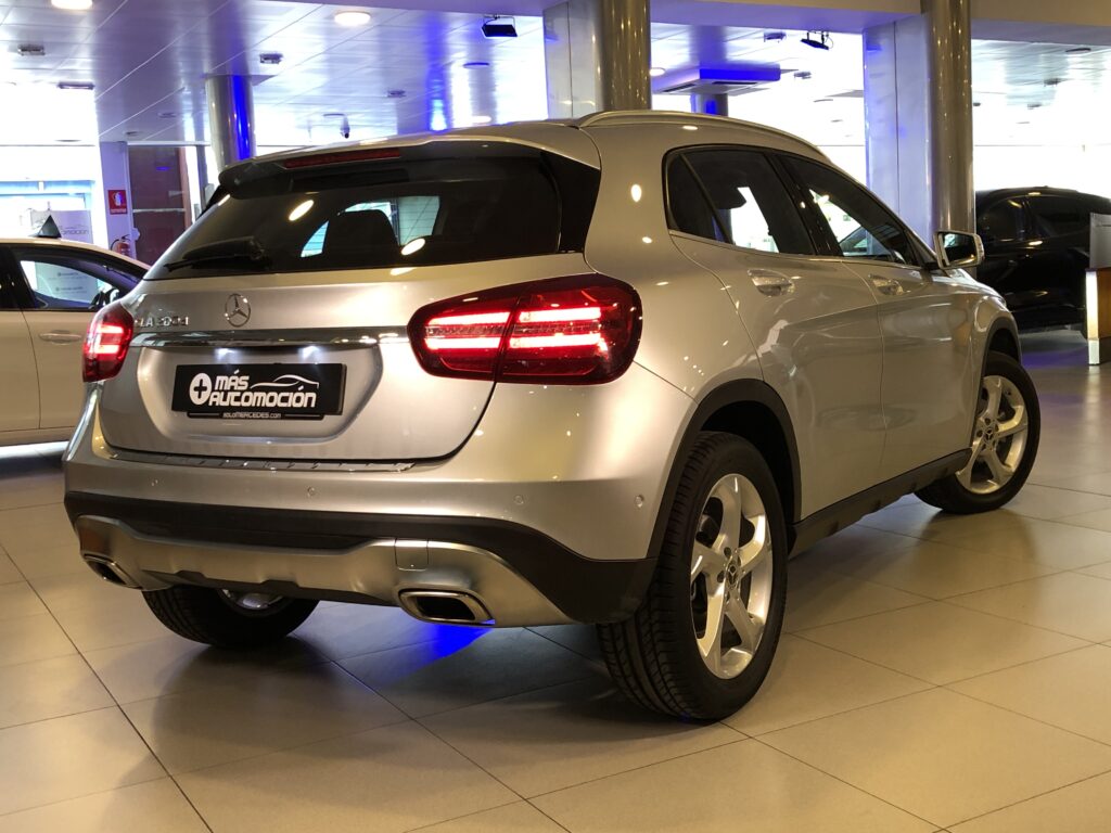 MERCEDES-BENZ GLA 200 URBAN 7G-TRONIC