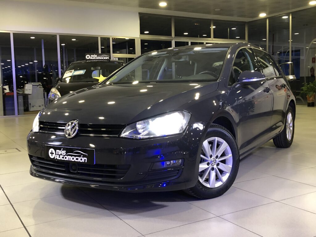 VOLKSWAGEN GOLF VII 1.6 TDI DSG ADVANCE 5P. AUTOMÁTICO 7 VEL