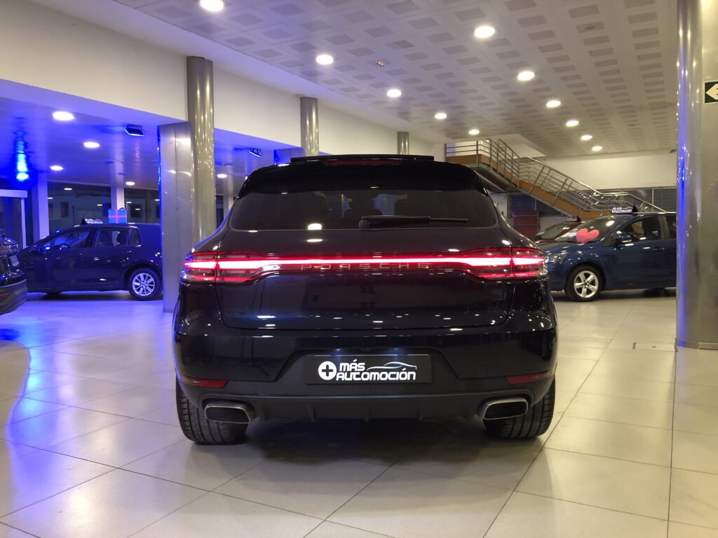 PORSCHE MACAN 2.0 i