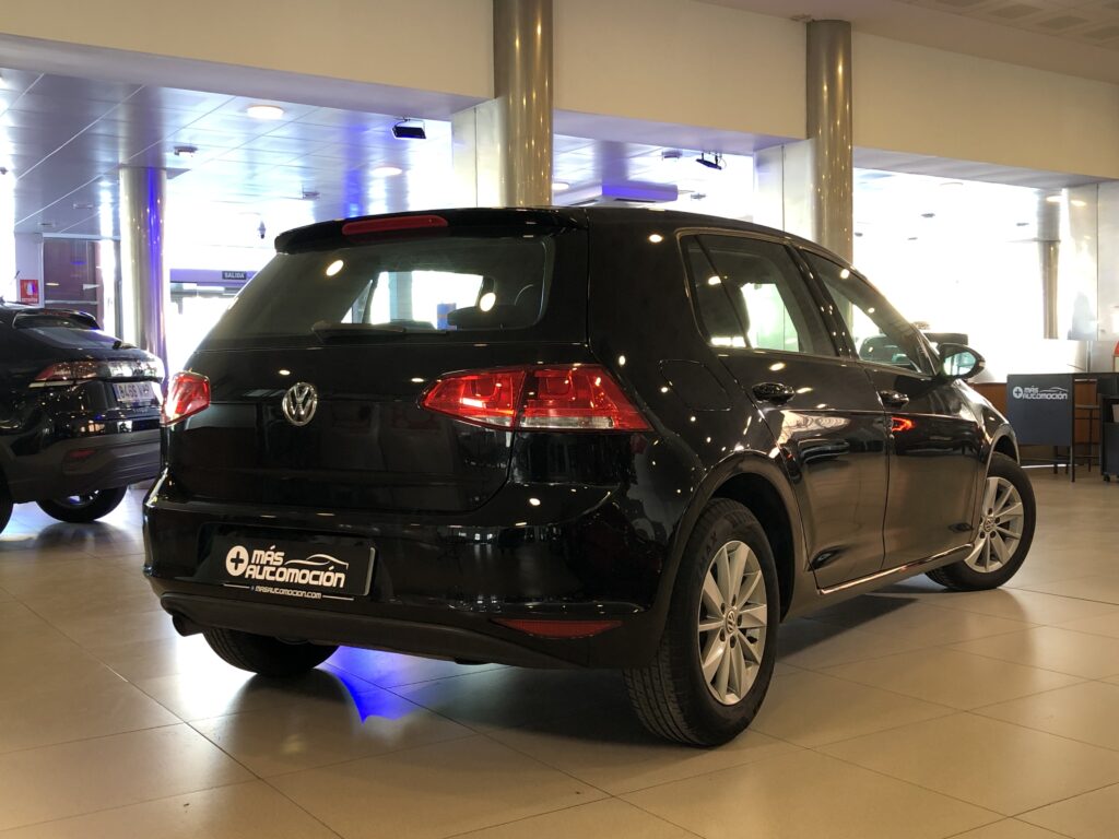 VOLKSWAGEN GOLF VII 1.6 TDI DSG ADVANCE AUTOMÁTICO 7 VEL