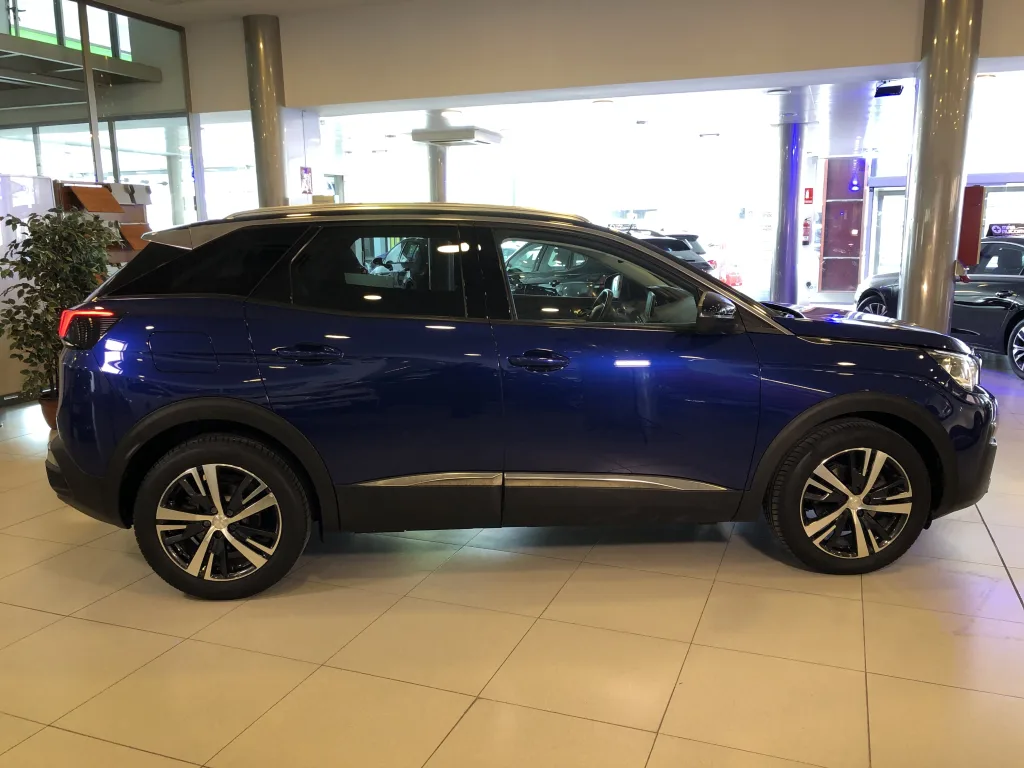 PEUGEOT 3008 1.2 PURETECH ALLURE