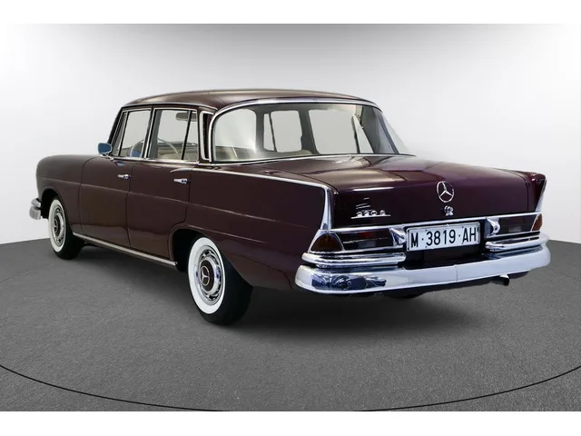 Mercedes-Benz  220 S 66 kW (90 CV)