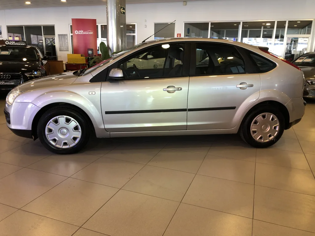 FORD FOCUS 1.6 I TREND